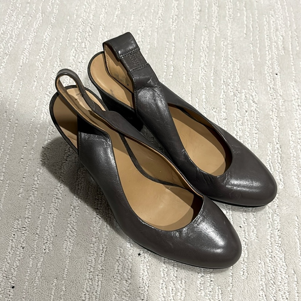 Nine West sling back block heel charcoal grey 9 leather heel great condition